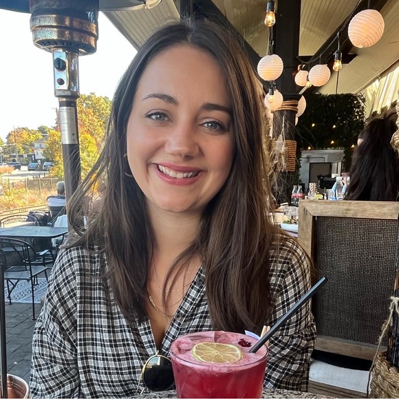 Meet your Posher, Emily - Picture 1 of 1